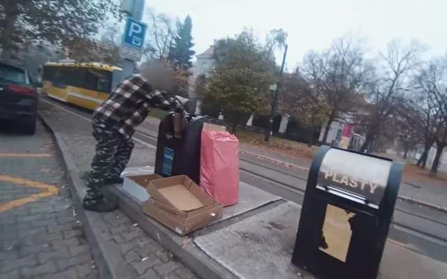 Založil skládku přímo pod dohledem kamer, policii marně sliboval, že se polepší