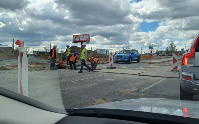 Další kolaps na opravované křižovatce u Makra. Motoristé v kolonách stáli přes hodinu
