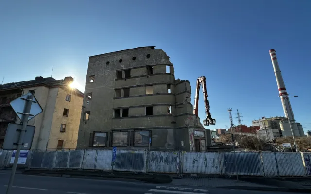 Demolice komplexu budov