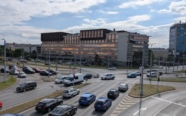 Během letních prázdnin se začne s opravou tramvajové trati ve frekventované křižovatce U Jána