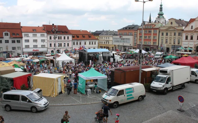 Klatovská pouť přivede do města folklor, hudbu i kolotoče