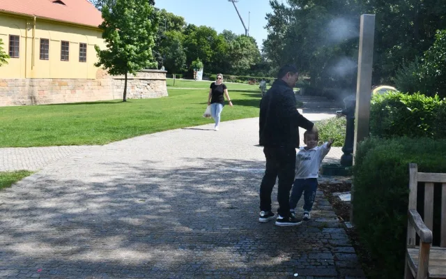 V centru Plzně jsou další čtyři mlžítka. Obyvatelům pomohou přežít vedra