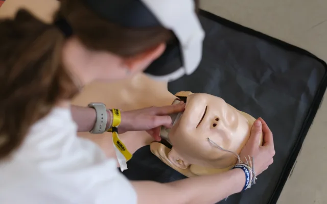 Záchranu lidského života pomocí virtuální reality si během osmi hodin nacvičilo 1255 lidí