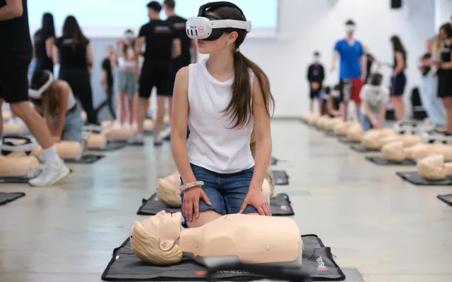 Záchranu lidského života pomocí virtuální reality si během osmi hodin nacvičilo 1255 lidí