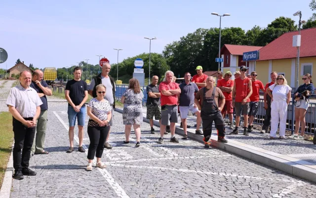 Kvůli přestupu museli v Nýrsku popojít 300 metrů, nový terminál teď vše propojil