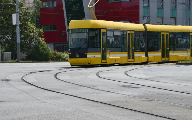 Už v pondělí začne náročná výměna tramvajových kolejí v centru, řidiče čekají omezení