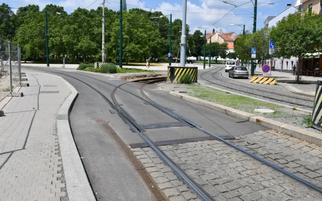 Už v pondělí začne náročná výměna tramvajových kolejí v centru, řidiče čekají omezení