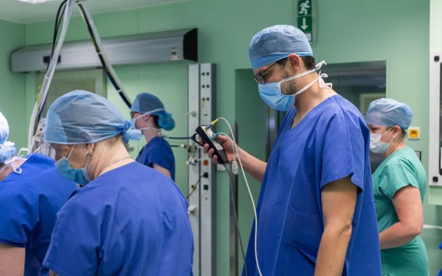 Nový přístroj ve Stodské nemocnici ohlídá hlasivky pacientů při operaci štítné žlázy