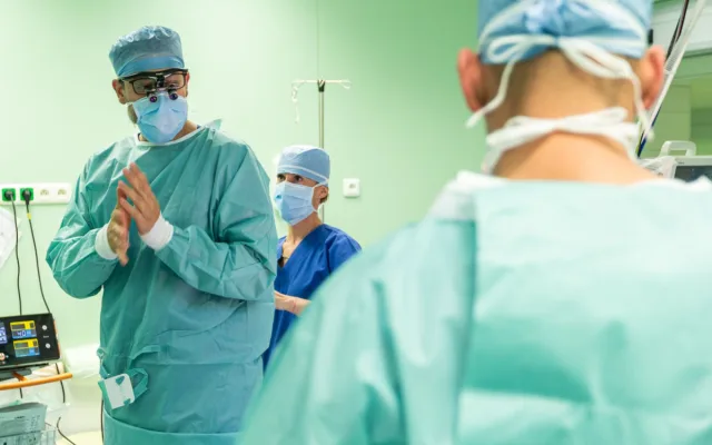 Nový přístroj ve Stodské nemocnici ohlídá hlasivky pacientů při operaci štítné žlázy
