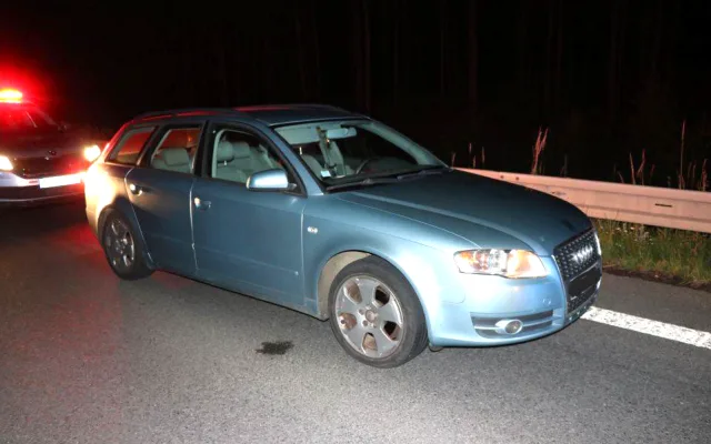 Zběsilý úprk přes hranice. Audi ujíždělo rychlostí přes 200 km/h, řidič vybržďoval policisty