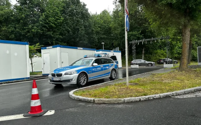 Stanoviště německé policie za hraničním přechodem Rozvadov