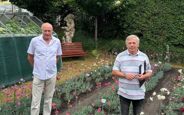 Pěstitel Petr Pošefka se starostou Klatov Rudolfem Salvetrem
