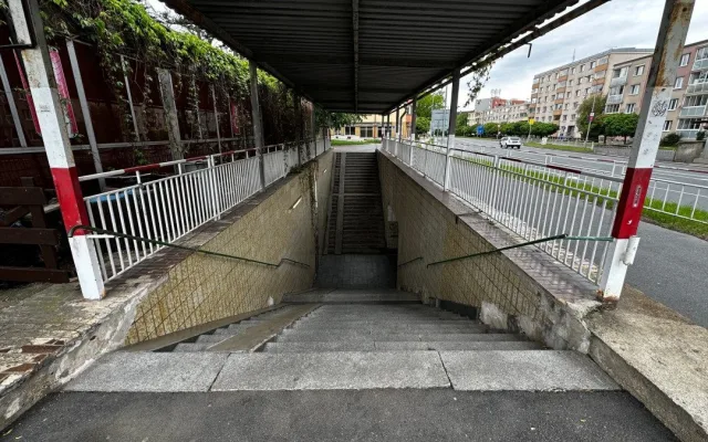 V tomto podchodu muž zemřel