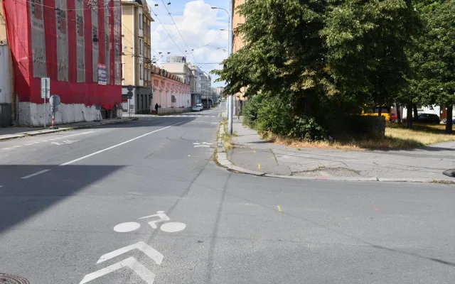 Další těžká rána pro dopravu v Plzni. Až do konce roku se budou opravovat ulice kolem Husova náměstí