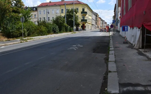 Další těžká rána pro dopravu v Plzni. Až do konce roku se budou opravovat ulice kolem Husova náměstí