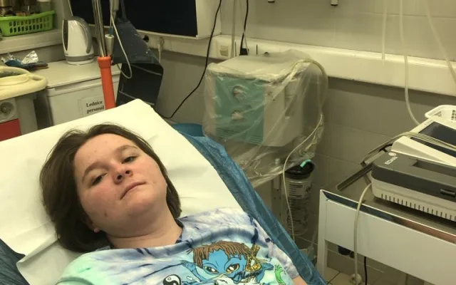 Ivana bojuje se vzácnou chorobou a sní o elektrickém vozíku, aby mohla na školní exkurze