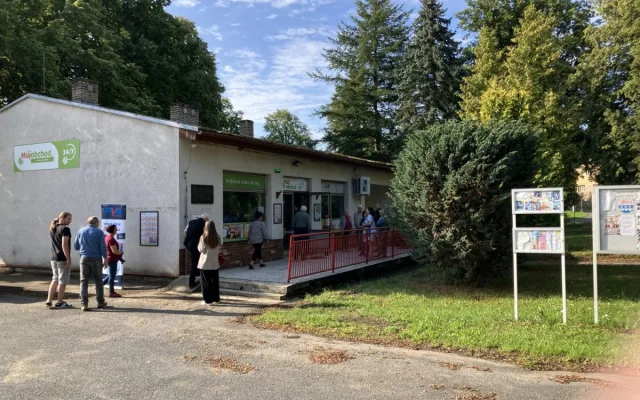 Do nejbližšího obchodu to měli 10 kilometrů, teď mají novou samoobslužnou obecní prodejnu