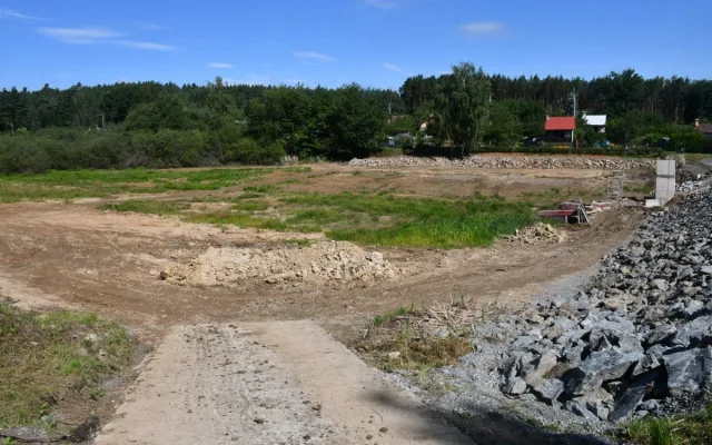 Rybník Nováček prochází opravou, dostává zpevněnou hráz i nové schody