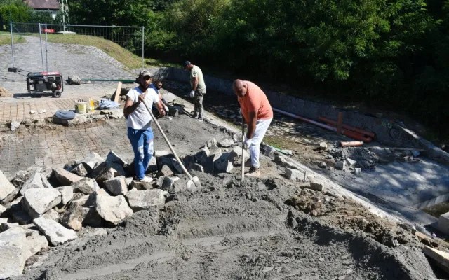 Rybník Nováček prochází opravou, dostává zpevněnou hráz i nové schody
