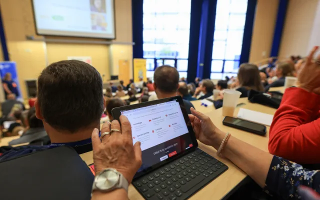 Výběr předmětů k absolvování je široký - od kvantové fyziky přes právo až po pěveckou výchovu