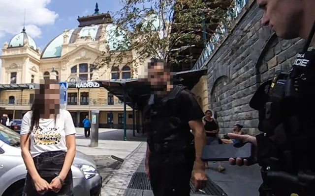 Auto plné problémů. Tři řidiči se zákazem, krádež a tři zásahy policie za 26 hodin
