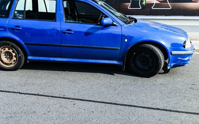 Auto plné problémů. Tři řidiči se zákazem, krádež a tři zásahy policie za 26 hodin
