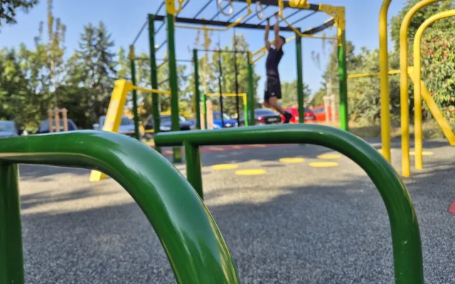V sídlištním vnitrobloku vzniklo na přání lidí nové workoutové hřiště