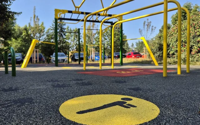 V sídlištním vnitrobloku vzniklo na přání lidí nové workoutové hřiště