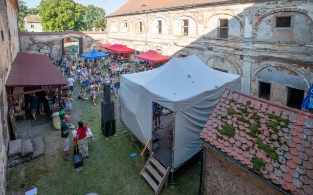 Festival v Čečovicích podpoří snahu nadšenců o opravu zdevastovaného zámku