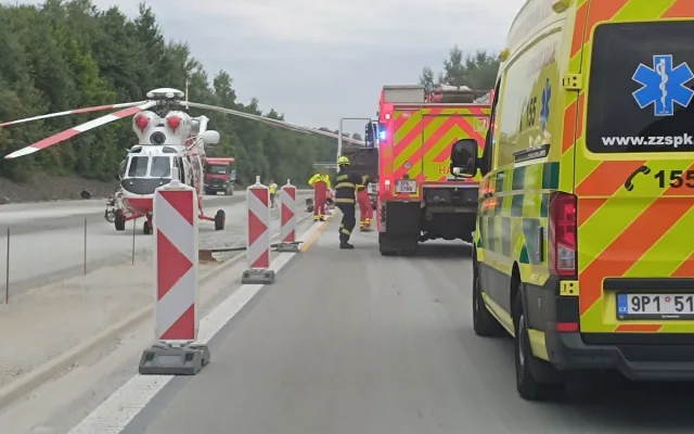 Tragická nehoda kamionu a dodávky ochromila provoz na opravované dálnici D5