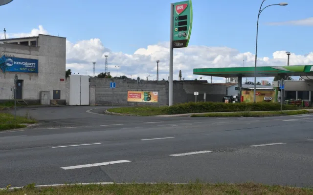 Větší bezpečí pro chodce i rychlejší průjezd MHD, křižovatka dostane nové semafory