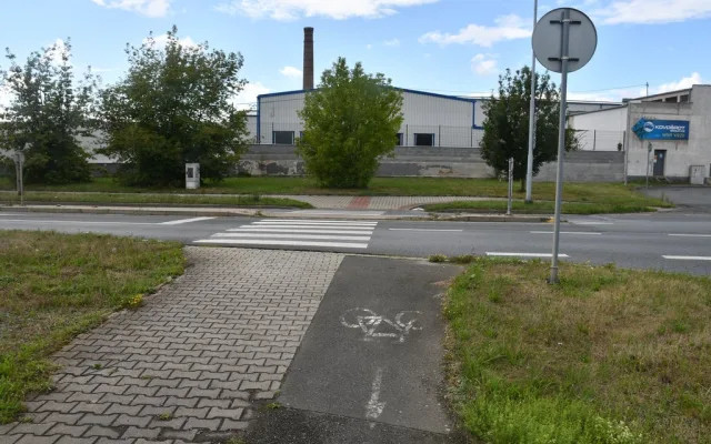Větší bezpečí pro chodce i rychlejší průjezd MHD, křižovatka dostane nové semafory
