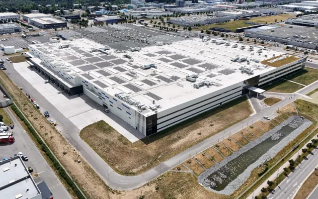 Panasonic otevřel v Plzni novou obří továrnu na tepelná čerpadla za osm miliard