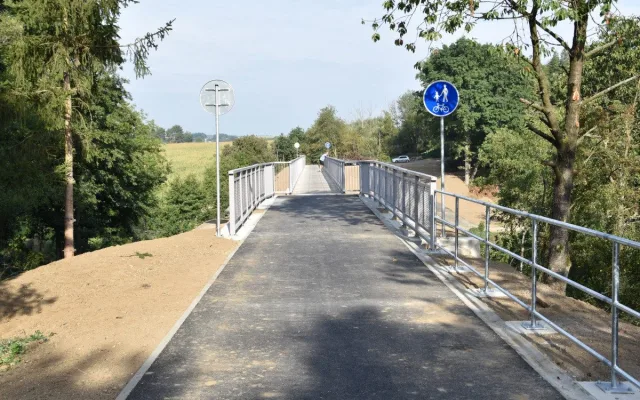Super počin, chválí si lidé lávku na místě, kde stávala slavná chaloupka na pilíři