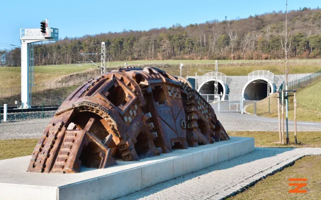 Muž ráno vběhl do nejdelšího železničního tunelu v Česku a ochromil tak dopravu
