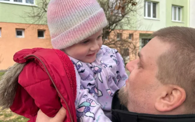 Emička trpí vážnou formou epilepsie. Denně má i 100 záchvatů bleskových křečí