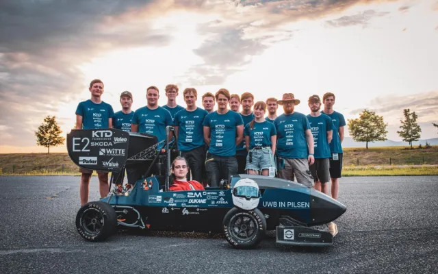 Elektrická formule plzeňských studentů obstála na okruhu v Itálii