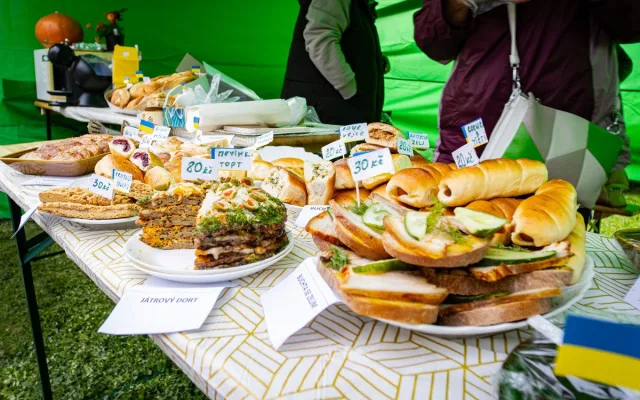 Sousedský food festival v Tachově láká na autentickou atmosféru i moravská vína