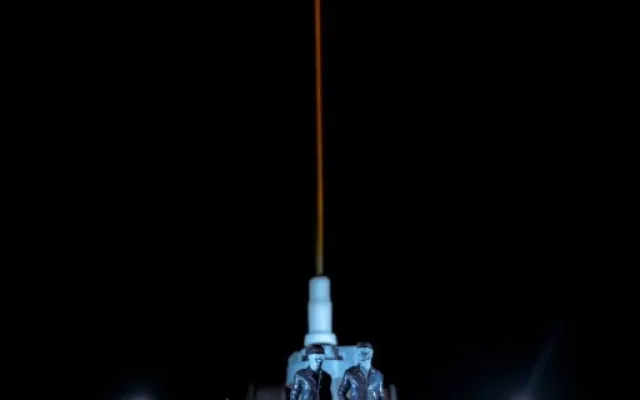 Alfa představuje hyperrealistickou loutkovou miniaturu o výbuchu ropné plošiny