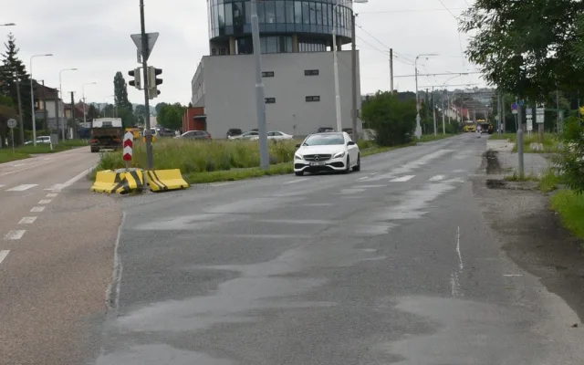 Provoz už se vrátil na opravený úsek Štefánikovy ulice v plzeňských Černicích