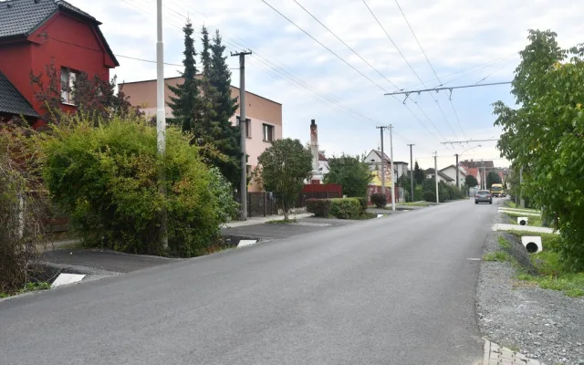 Provoz už se vrátil na opravený úsek Štefánikovy ulice v plzeňských Černicích