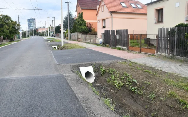 Provoz už se vrátil na opravený úsek Štefánikovy ulice v plzeňských Černicích
