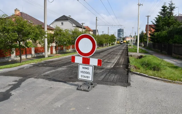 Provoz už se vrátil na opravený úsek Štefánikovy ulice v plzeňských Černicích