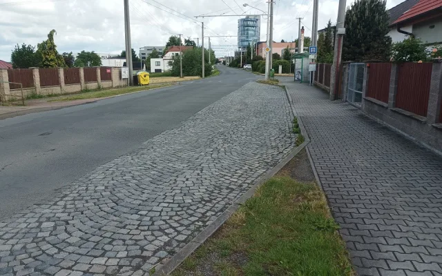 Provoz už se vrátil na opravený úsek Štefánikovy ulice v plzeňských Černicích