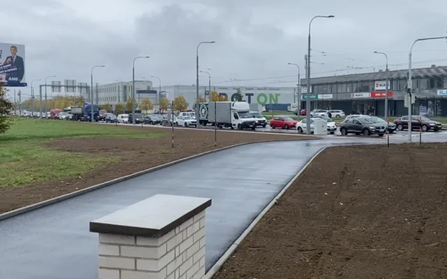 První nehoda už se stala na přestavěné turbo okružní křižovatce u Makra