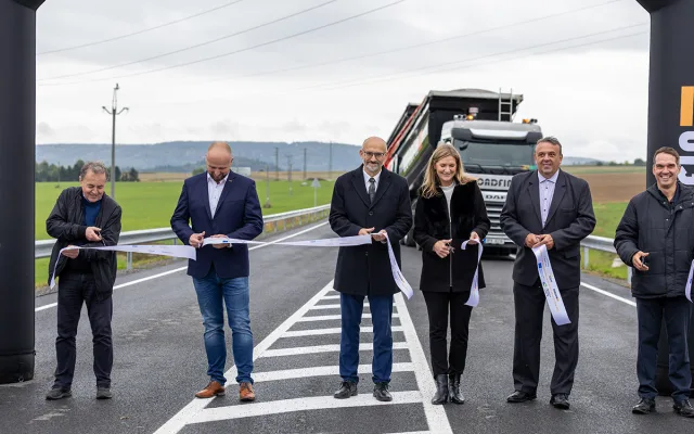 Nová silnice propojující severní Rokycansko s dálnicí D5 je hotová o půl roku dříve
