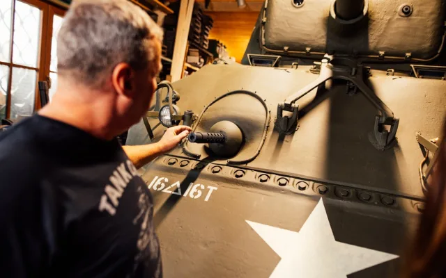 Tank v restaurátorské dílně.