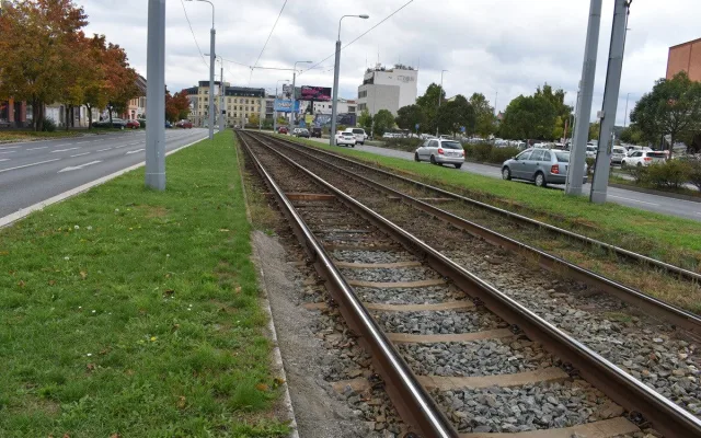 Tramvajová trať na Skvrňany projde rekonstrukcí, řidiče čekají už od pondělí uzavírky