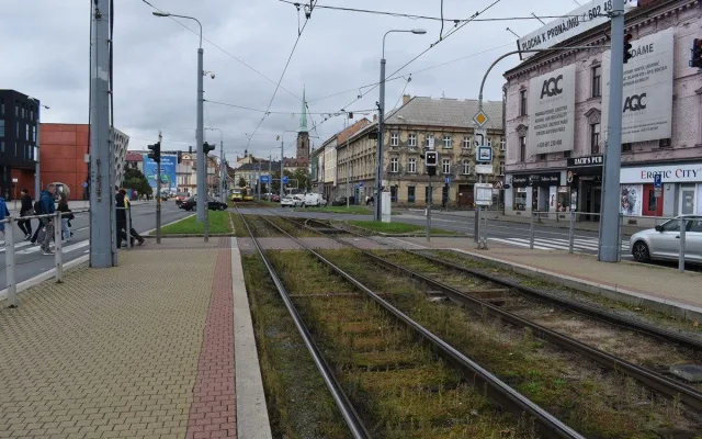 Tramvajová trať na Skvrňany projde rekonstrukcí, řidiče čekají už od pondělí uzavírky