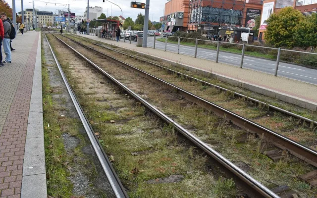 Tramvajová trať na Skvrňany projde rekonstrukcí, řidiče čekají už od pondělí uzavírky